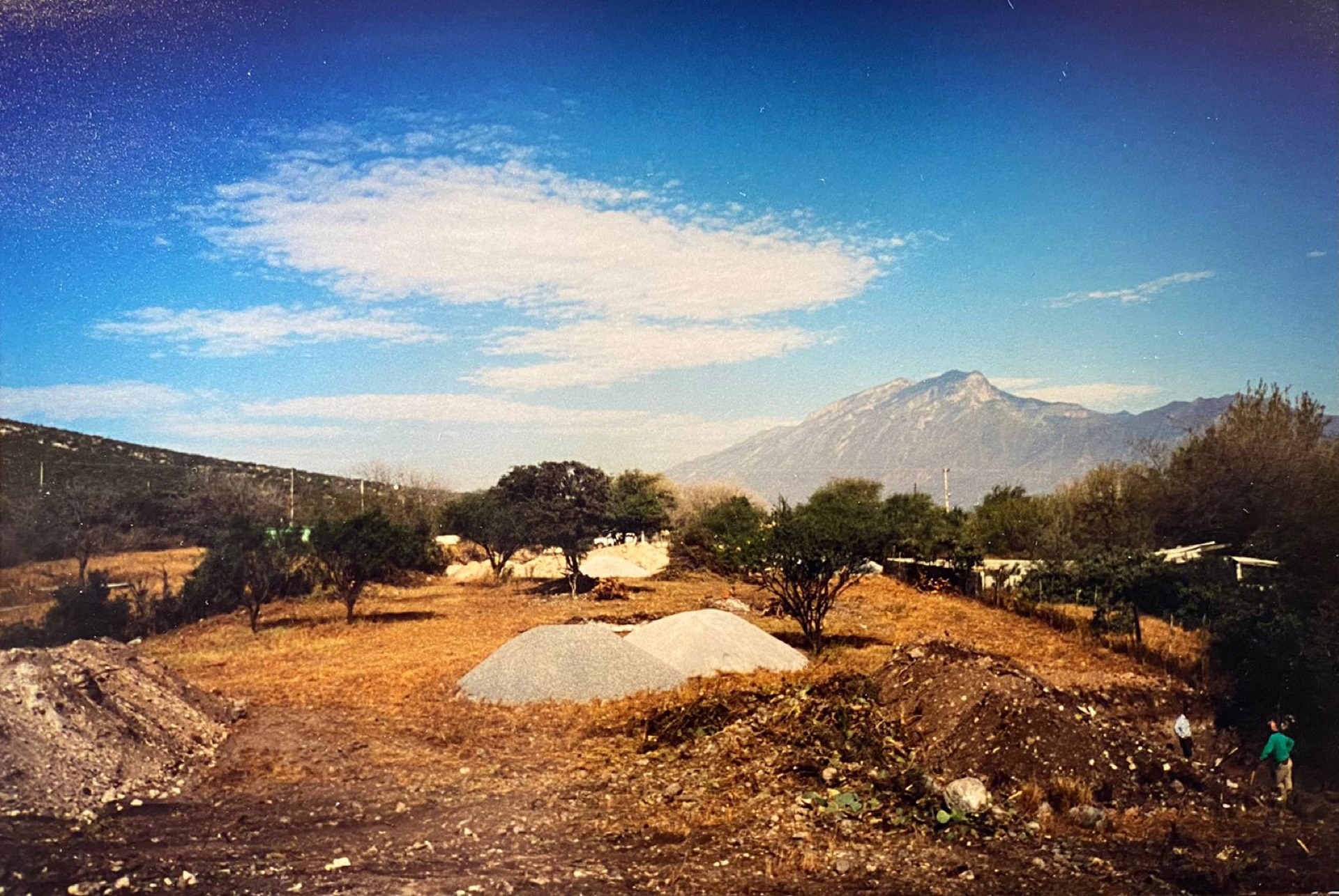Trabajos de construcción en el terreno original de la posada